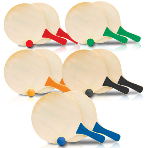 זוג מטקות עשויות עץ עם ידית צבעונית וכדור תואם