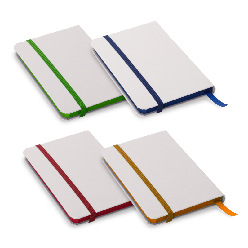 מחברת מעוצבת עם סימניה צבעונית שולי הדפים בצבע תואם