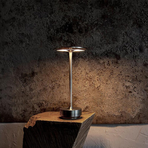  מנורה שולחנית יוקרתית עשויה ממתכת בעיצוב מרשים