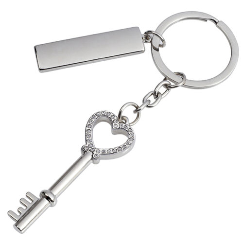 מחזיק מפתחות מתכתי משובץ באבנים "מפתח הלב" עם לוחית מלבנית למיתוג