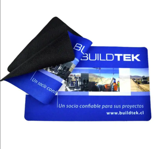 פד לעכבר מחשב משמש גם לניקוי מסך מחשב